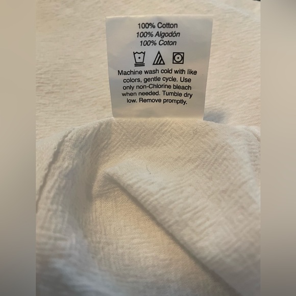 🎬 FINAL MKDN, “All You Need Love & a Cat”Hand Towel, White, Black & Gold, NWOT - Picture 4 of 4